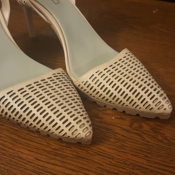 BCBGMAXAZRIA Pointed Strapped Heel sz 10 - Picture 3 of 7